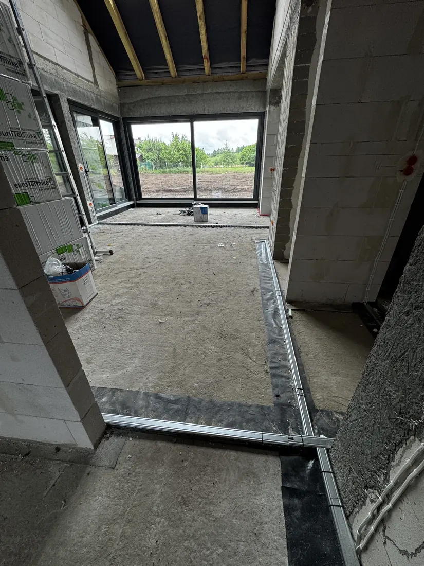 Trasy kablowe instalacji elektrycznej w stanie surowym — realizacja Avoltaic