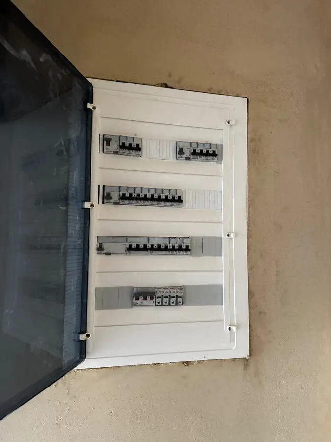 Instalacje elektryczne — realizacja Avoltaic
