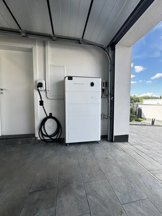 Magazyn energii Sigenergy 30 kWh zamontowany w garażu — realizacja Avoltaic, Zalesewo