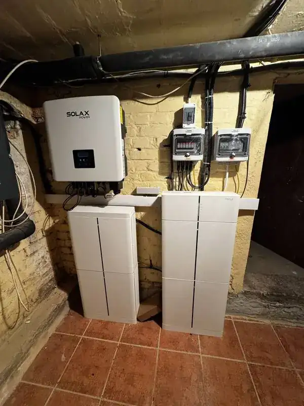 Falownik SolaX i magazyn energii zamontowane w kotłowni — realizacja Avoltaic, Kłodawa